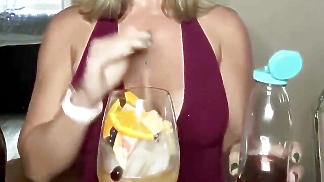 Women s clothes, big boobs tight clothes, america blonde, blonde bartender, bartender xxx hd