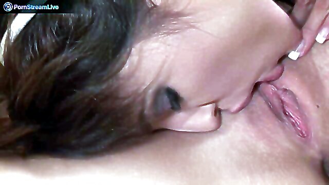 Lesbien together, lesbian saliva, lesbian finger fuck pussy, my first experience, trios
